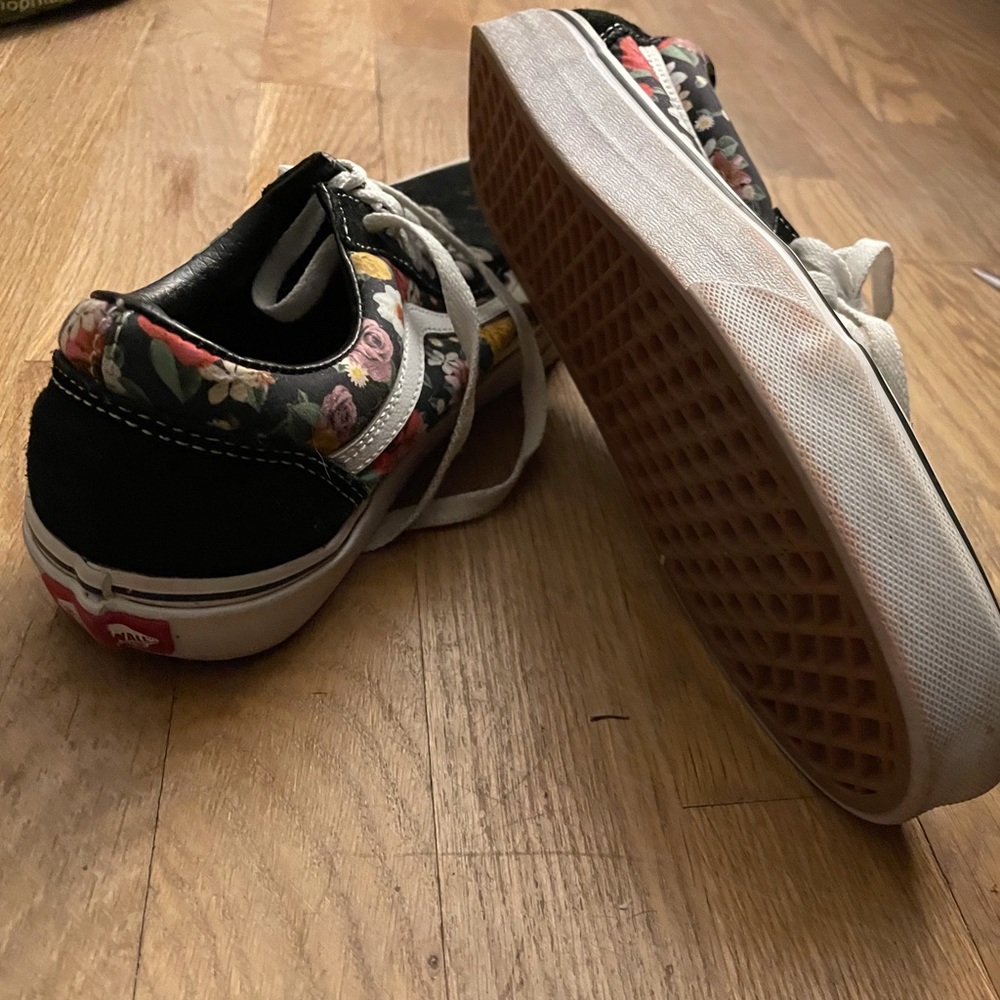 Vans - Picture 8 of 9